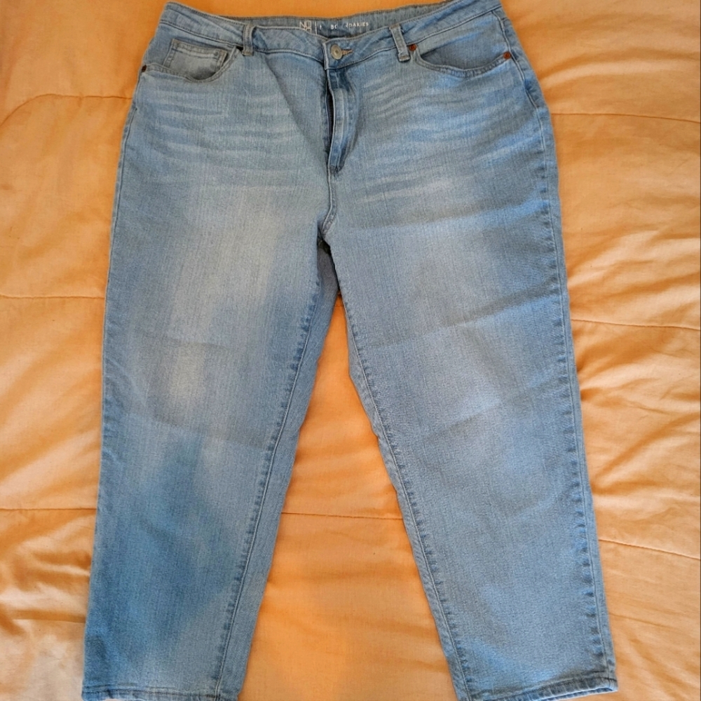 light wash cropped jeans